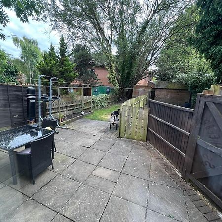 20Mins To Bakerst, Harry Potter & Wembley Stadium! Apartment Northwood  Exterior photo