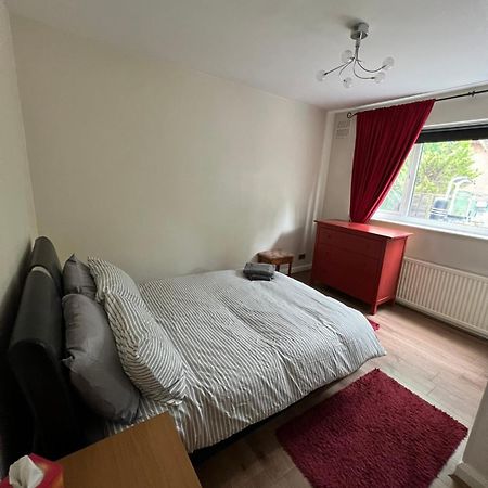 20Mins To Bakerst, Harry Potter & Wembley Stadium! Apartment Northwood  Exterior photo