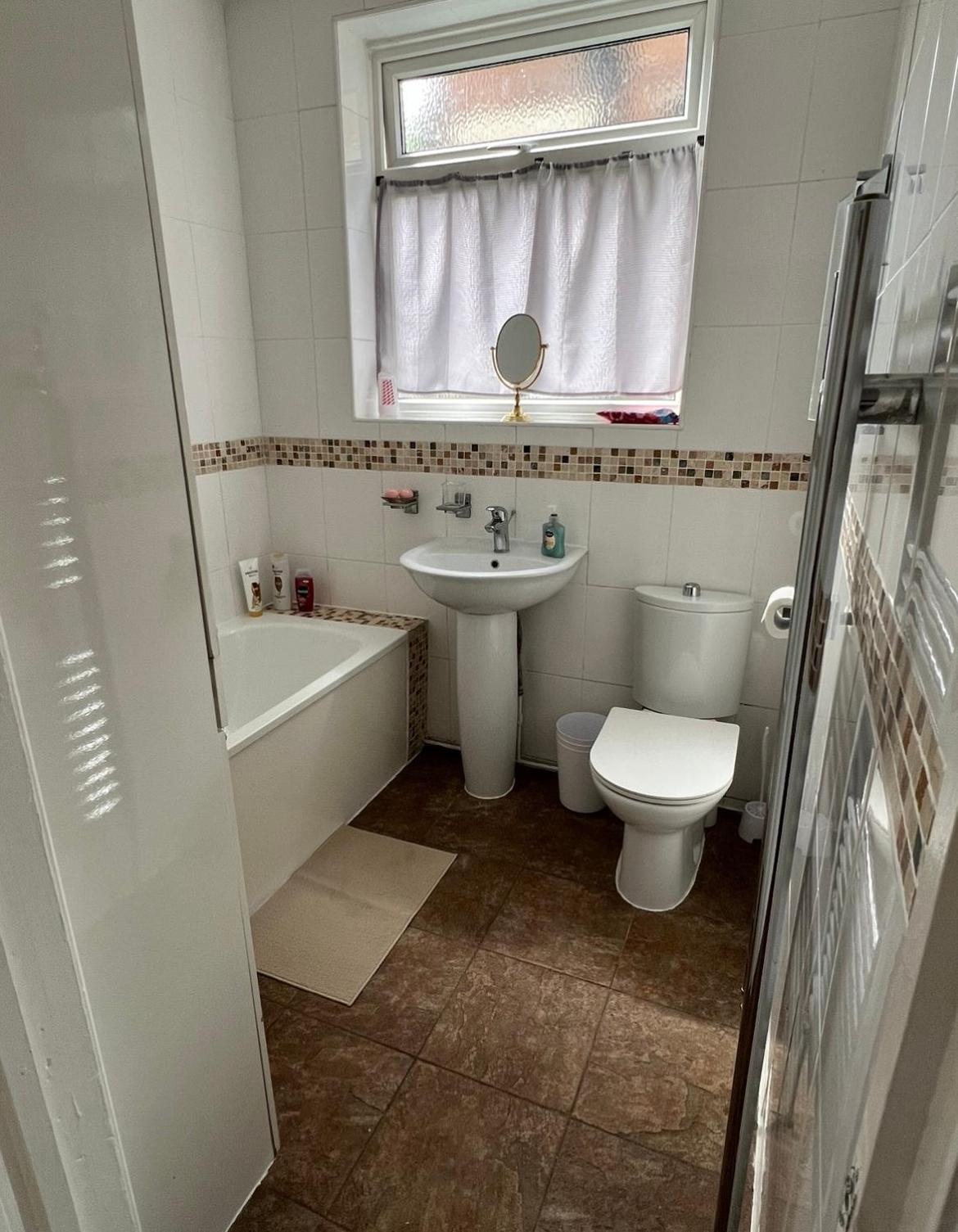 20Mins To Bakerst, Harry Potter & Wembley Stadium! Apartment Northwood  Exterior photo