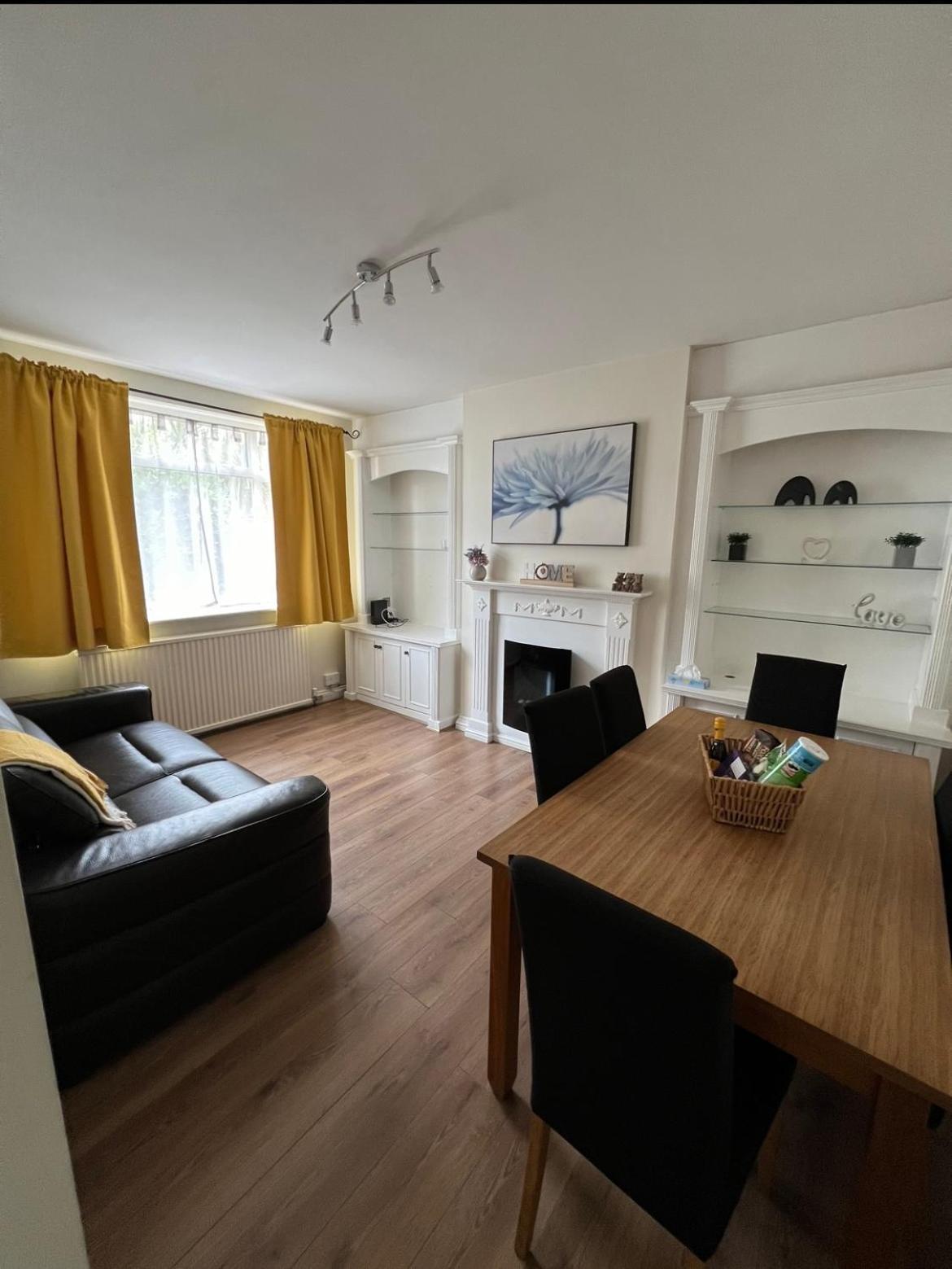 20Mins To Bakerst, Harry Potter & Wembley Stadium! Apartment Northwood  Exterior photo
